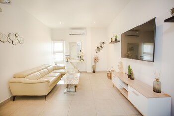 accra luxury apartments at pine court
