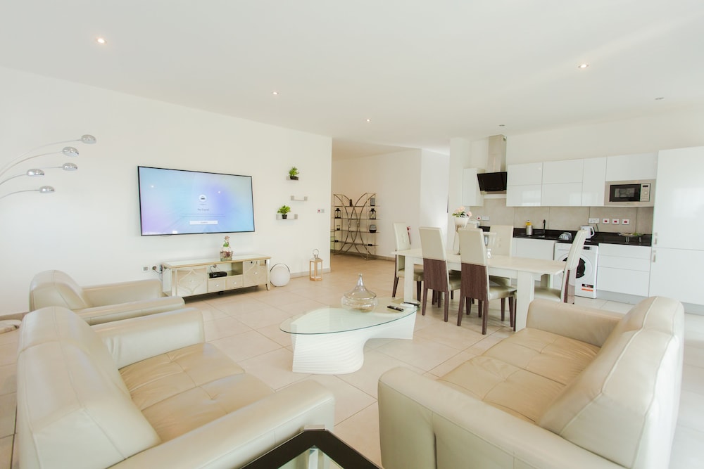 accra luxury apartments at pine court