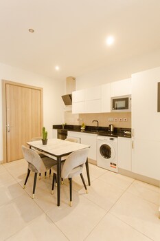 accra luxury apartments at pine court