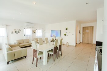 accra luxury apartments at pine court
