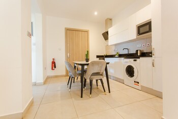 accra luxury apartments at pine court