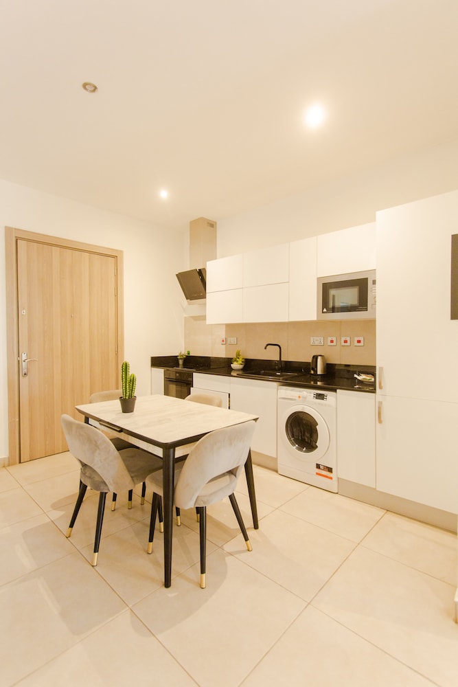 accra luxury apartments at pine court
