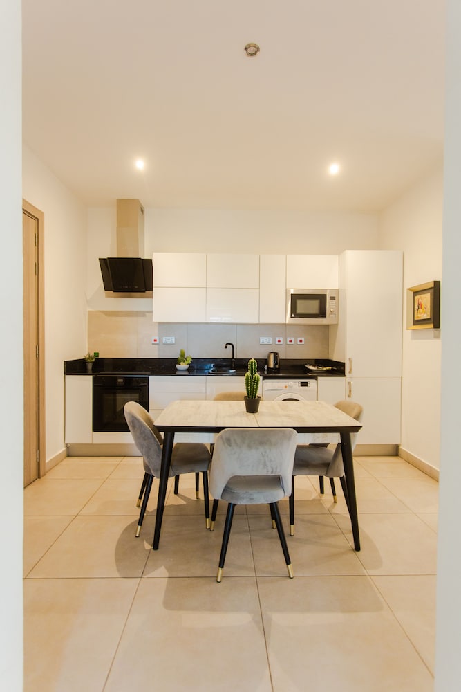 accra luxury apartments at pine court