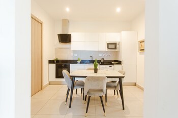 accra luxury apartments at pine court