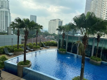 vortex suites klcc by luna