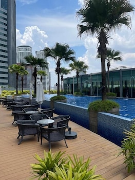 vortex suites klcc by luna