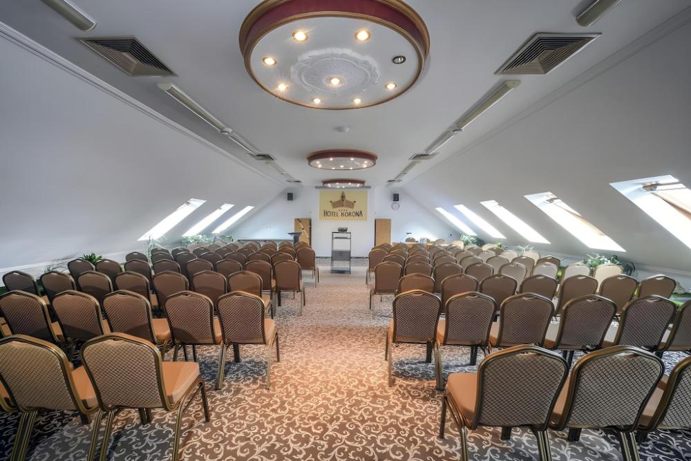 hotel korona eger