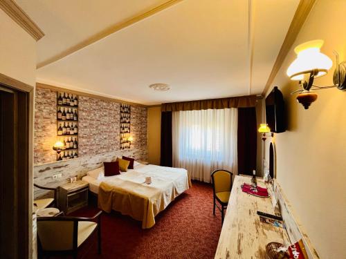 hotel korona eger