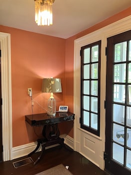 Huffman Manor Inn,,4 star