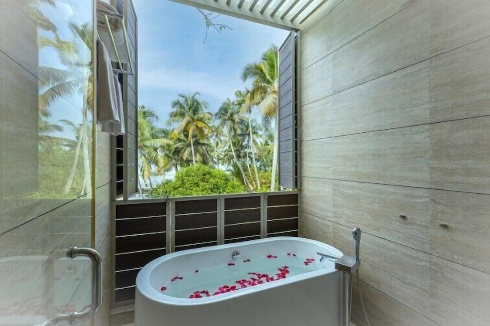 ama stays and trails sherlys ente kumbalanghi kochi