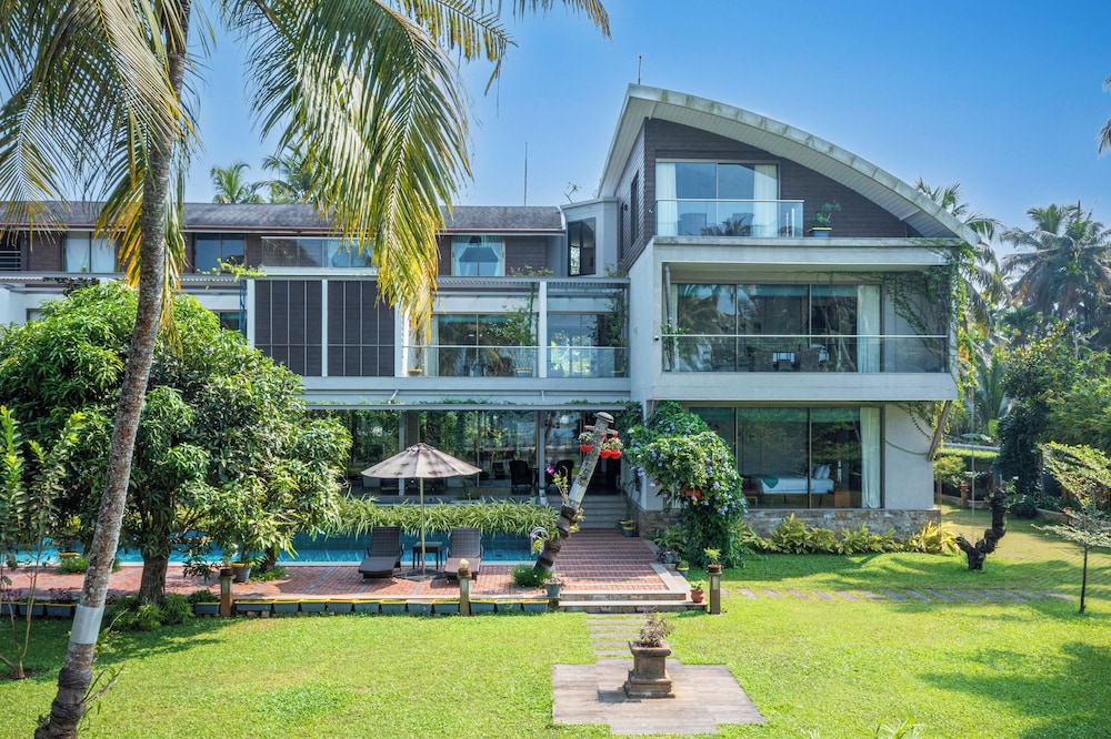 ama stays and trails sherlys ente kumbalanghi kochi