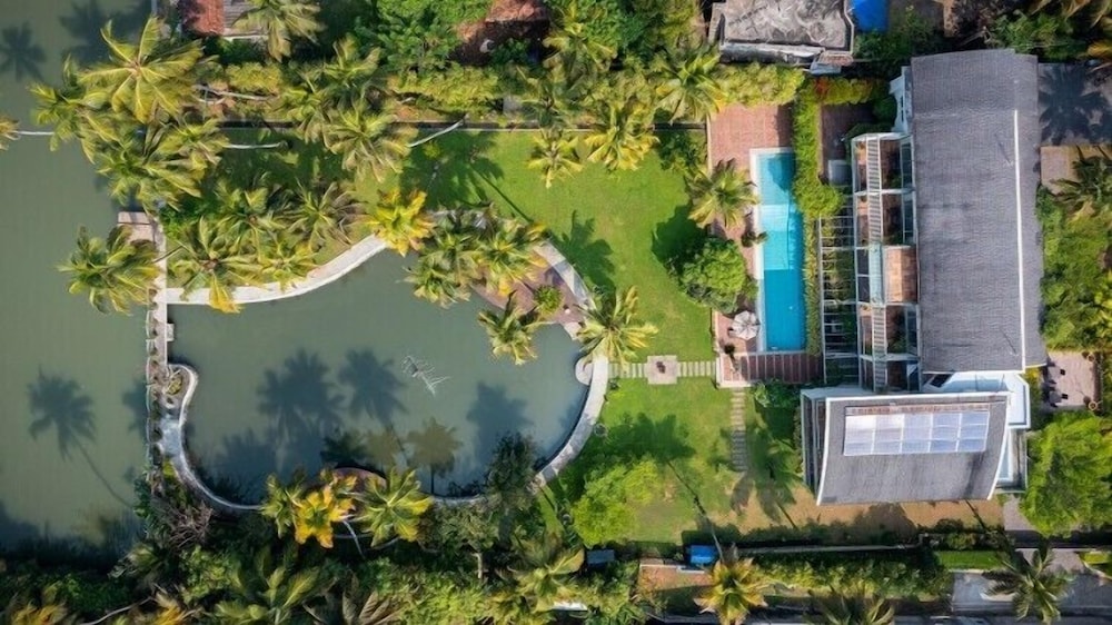 ama stays and trails sherlys ente kumbalanghi kochi