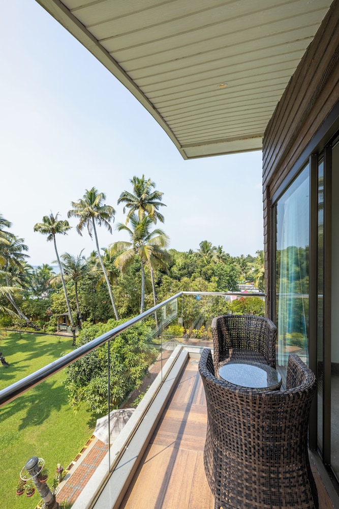 ama stays and trails sherlys ente kumbalanghi kochi