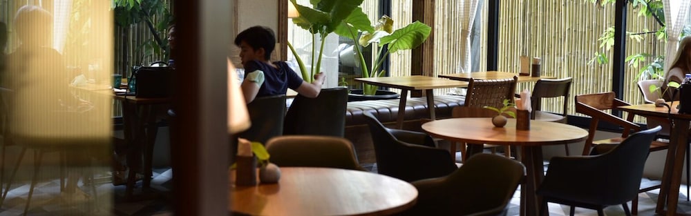 karaarom hotel