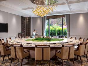 pullman yuxi falcon