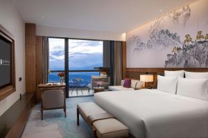 pullman yuxi falcon