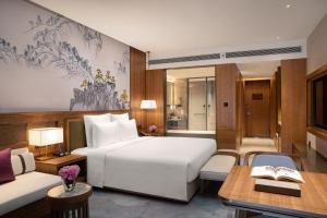 pullman yuxi falcon