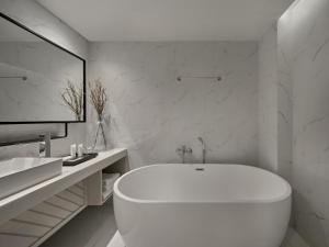 oakwood studios sukhumvit bangkok