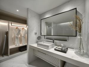 oakwood studios sukhumvit bangkok