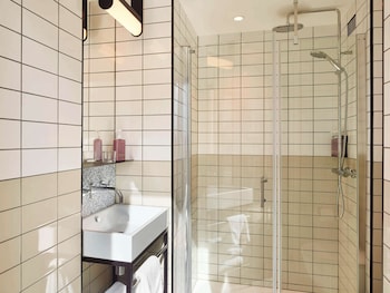 tribe london canary wharf