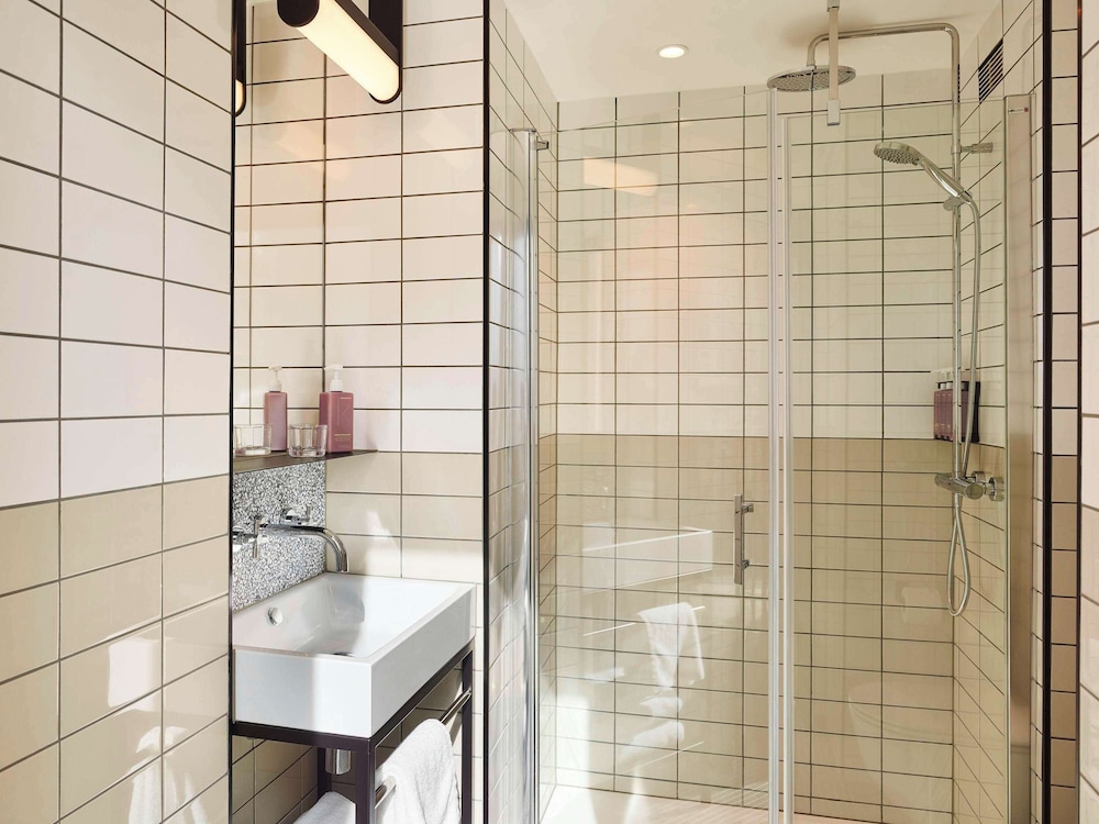 tribe london canary wharf