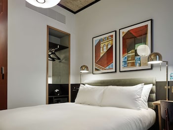 tribe london canary wharf