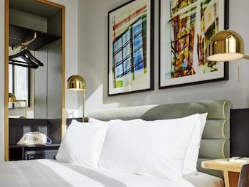 tribe london canary wharf