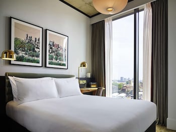 tribe london canary wharf