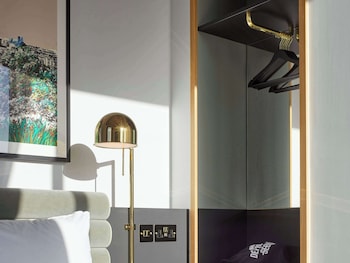 tribe london canary wharf