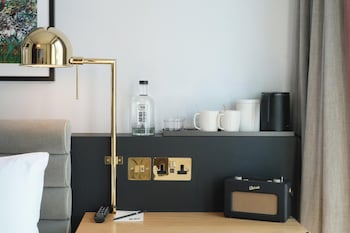 tribe london canary wharf