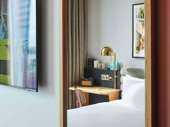 tribe london canary wharf