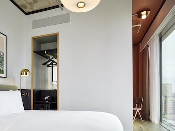 tribe london canary wharf