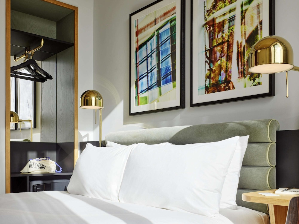 tribe london canary wharf