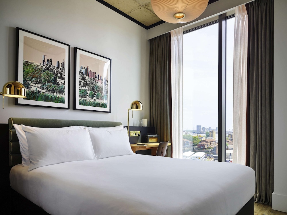 tribe london canary wharf