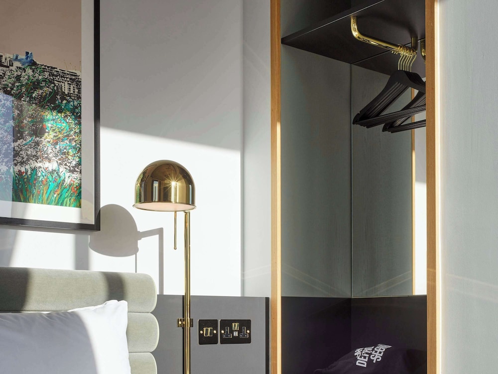 tribe london canary wharf