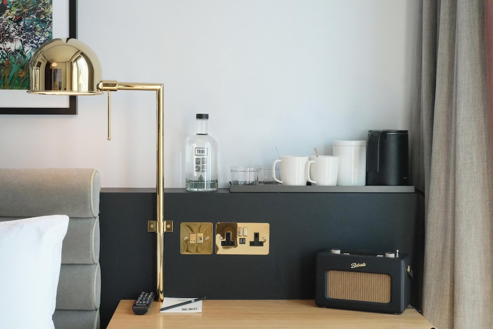 tribe london canary wharf