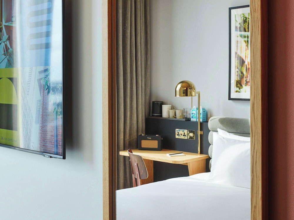 tribe london canary wharf