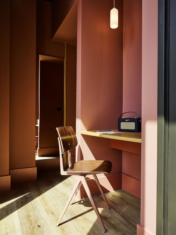 tribe london canary wharf