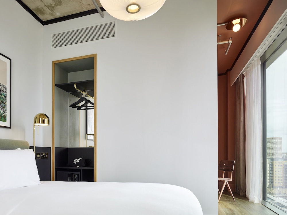 tribe london canary wharf