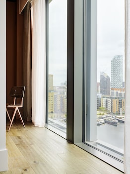 tribe london canary wharf