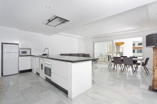 b51 executive flats marbella