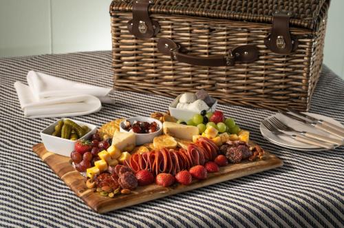 magnolia manor and chapel