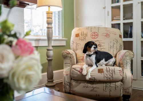 magnolia manor and chapel