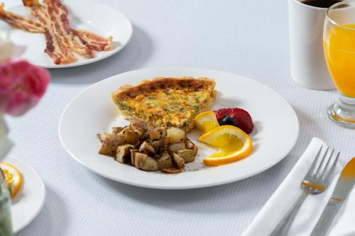 magnolia manor and chapel