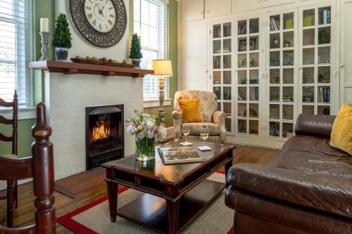 magnolia manor and chapel