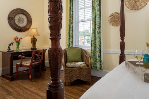 magnolia manor and chapel