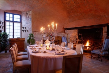 Château De Saint Vidal,3 Place Du Chateau,5 star