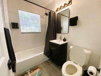 delight retreat apt 4 min walk to beach