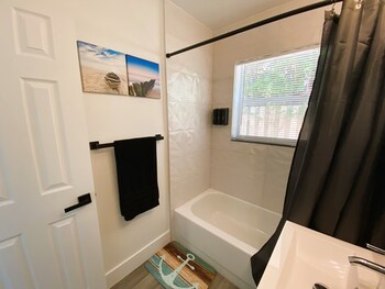 delight retreat apt 4 min walk to beach