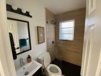 delight retreat apt 4 min walk to beach